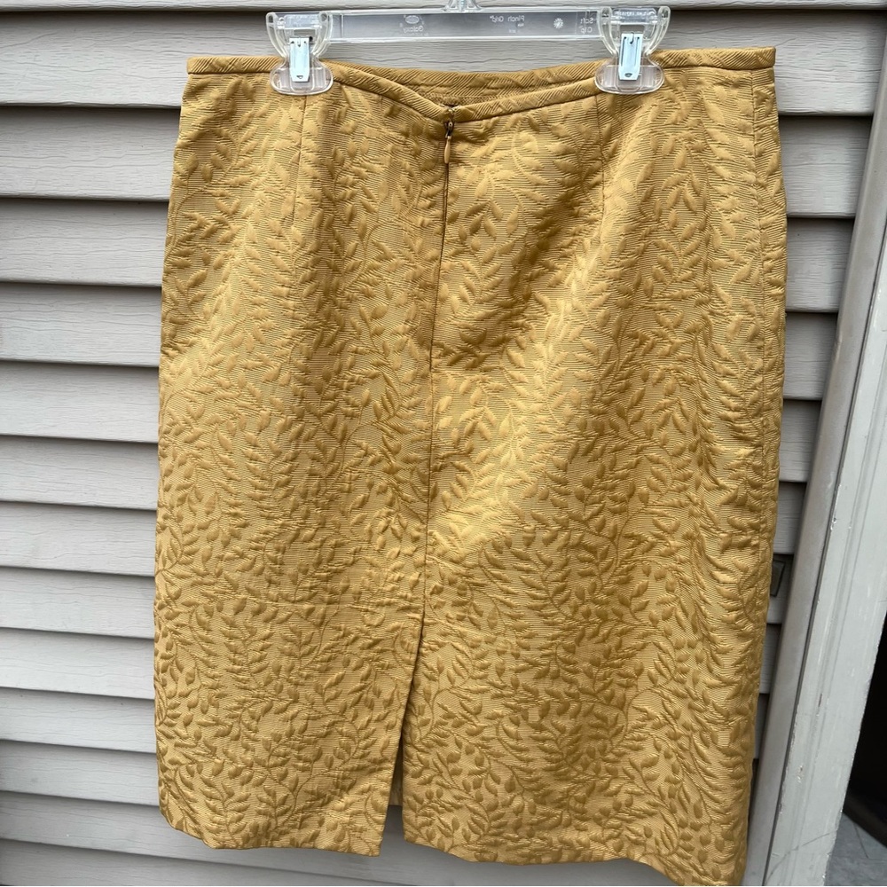 EUC Isabella suits gold elegant lined patterned suit skirt